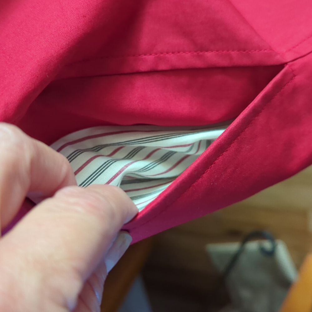 Red raincoat - Picture 3 of 7